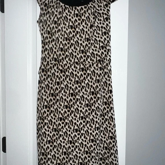 Tahari Dress Size 6 Sheath Animal Print Pleated Neck Stretch Cap Sleeve Career - Picture 2 of 4